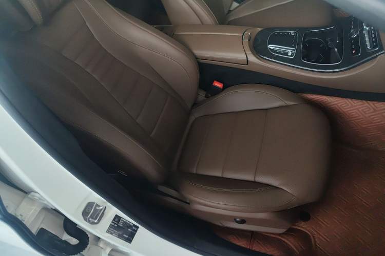 Used Mercedes-Benz E-Class 2019 Restyled E 300 L Sport Luxury Edition Right Front Seat