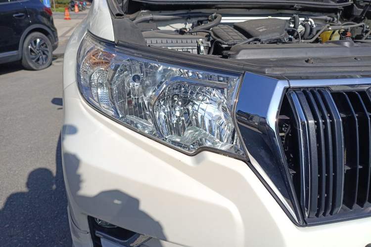 Used Toyota Prado 2017 2.7L Automatic 2700 Gasoline 4x4 7-Seater – Middle East Version