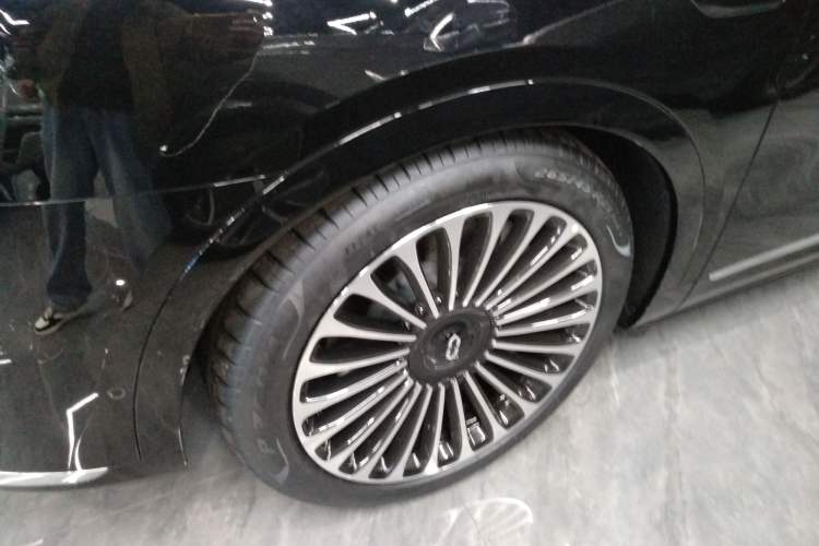 Used Hima AITO M9 2025 Extended-Range Ultra Version 52 kWh 6-Seater
