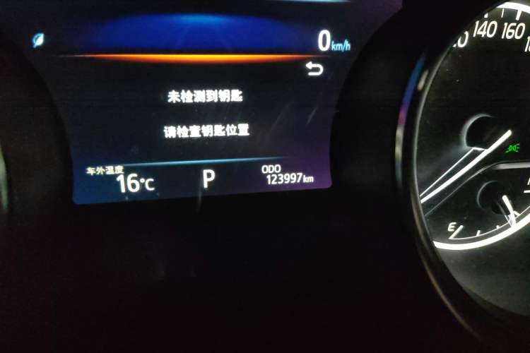 Used Toyota Camry 2018 2.0G Luxury Edition Odometer Close Up