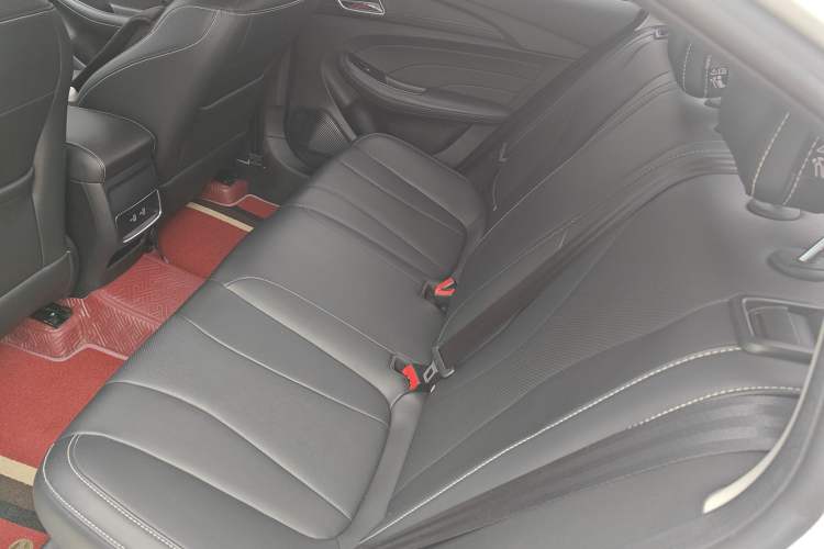 Used Roewe i5 2020 1.5L Automatic 4G Connect Luxury Flagship Edition
