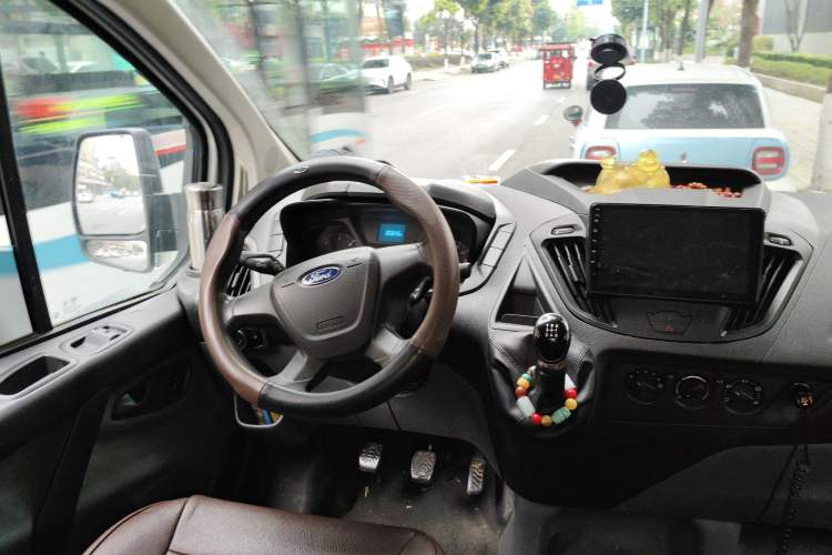 Used Ford Transit 2017 2.0T Diesel Multi-Purpose Commercial Vehicle Mid-Drive Mid-Roof China IV Standard