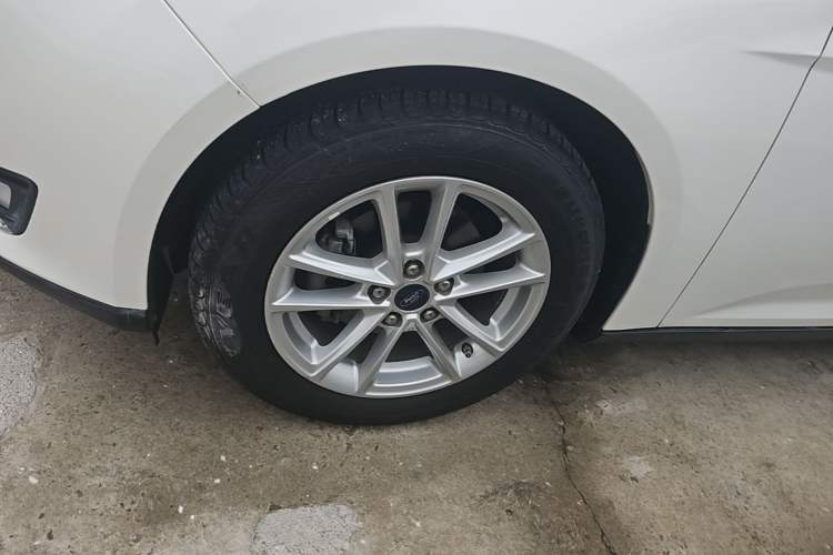 Used Ford Focus 2015 Sedan 1.6L Automatic Trend Model Left Front Wheel Hub