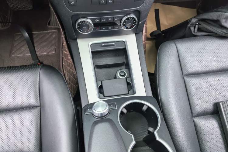 Used Mercedes-Benz GLK-Class 2013 Facelift GLK 300 4MATIC Fashion Edition Gear Lever