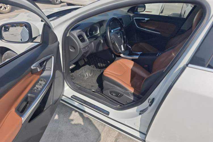 Used Volvo S60 2016 S60L T4 Zhiyuan Edition
