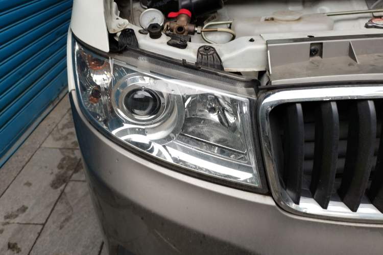 Used Jinbei New Hiace X30L CNG 2023 70L CNG Wealth Edition Coach 6/7-Seater Central Air-Conditioned Version SWCC15M