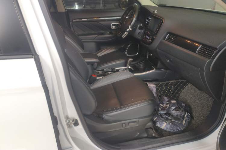 Used Mitsubishi Outlander 2019 2.0L Two-Wheel Drive Comfort Edition 5 Seats China V Standard