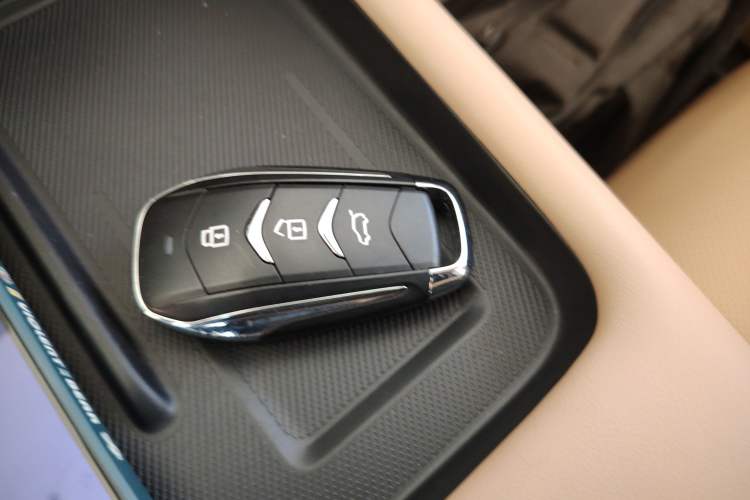 Used Landian E5 PLUS 2025 165 km Long-Range Version PLUS 7-Seater