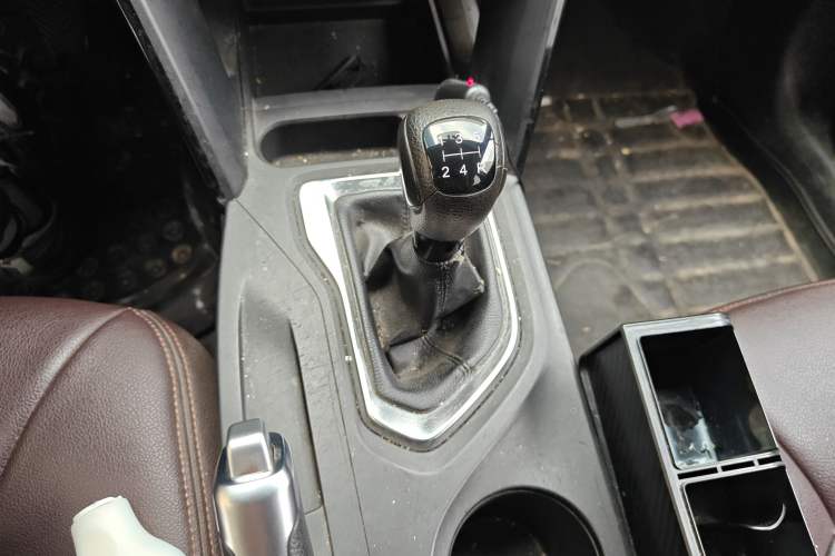 Used GAC Trumpchi GS4 2015 200T Manual Comfort Edition Gear Lever