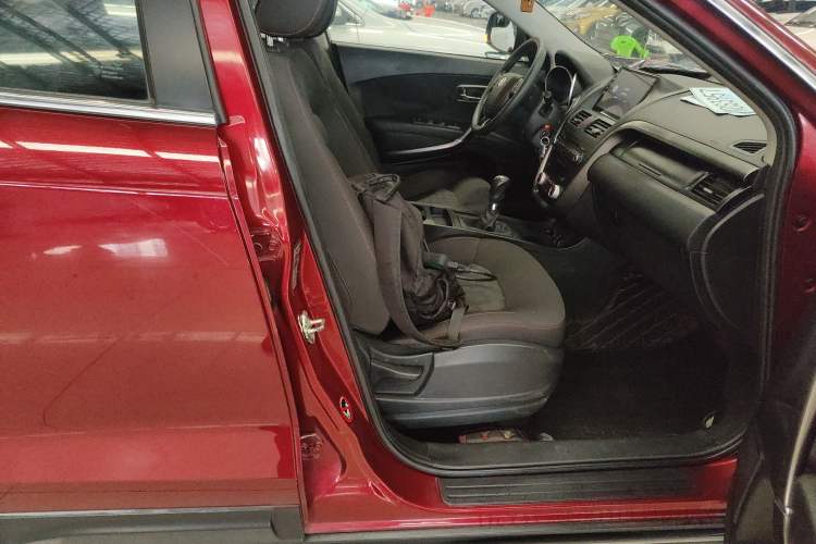 Used Bestune X80 2015 2.0L Manual Comfort 2nd Anniversary Edition
