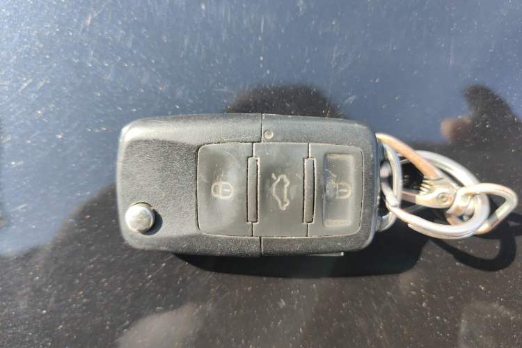 Used Volkswagen Lavida 2011 1.6L Manual - Premium Edition Vehicle Key