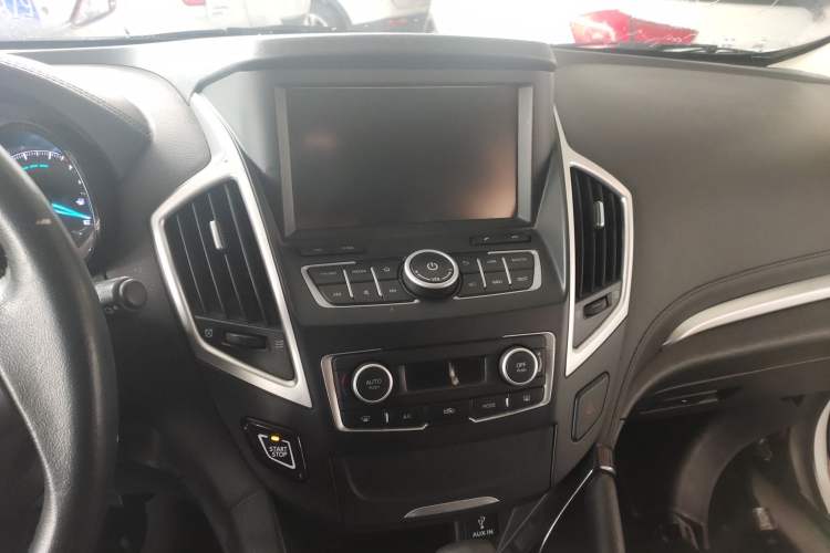 Used Dongfeng Aeolus AX7 2016 2.0L Automatic Zhiyi Trim
