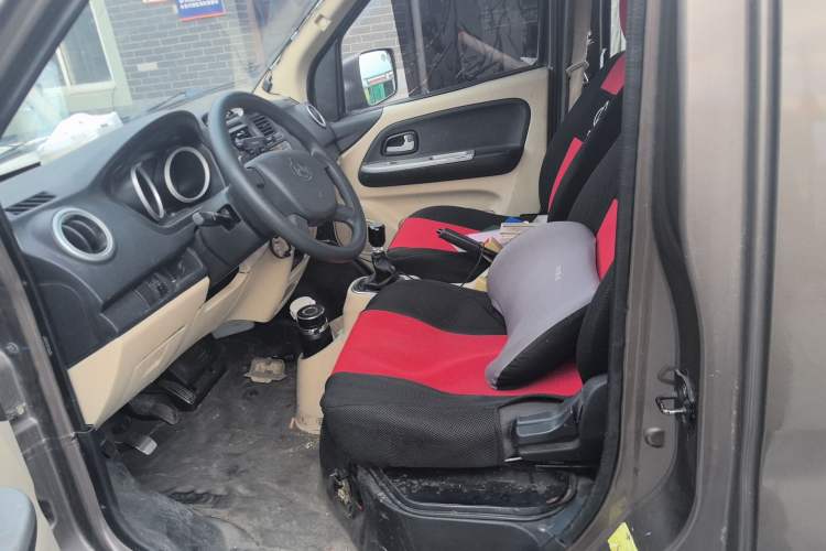 Used CHANGAN KAICHENG Ruixing M80 2018 1.5L Comfort Version Flat-Top Liftback 4G15S Left Front Seat