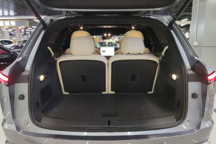 Used ONVO Luxeed L90 2025 Model—Max Six-Seater Version
