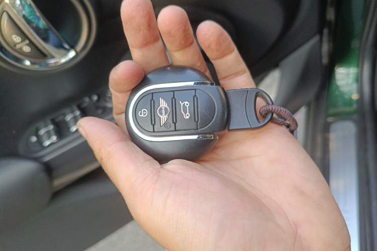 Used MINI 2016 1.5T COOPER Five-Door Edition Vehicle Key