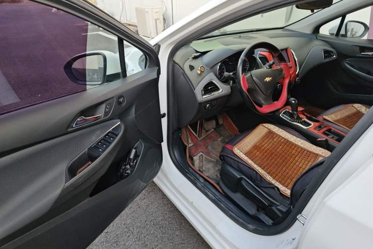 Used Chevrolet Cruze 2017 1.5L Automatic Pioneer Sunroof Edition