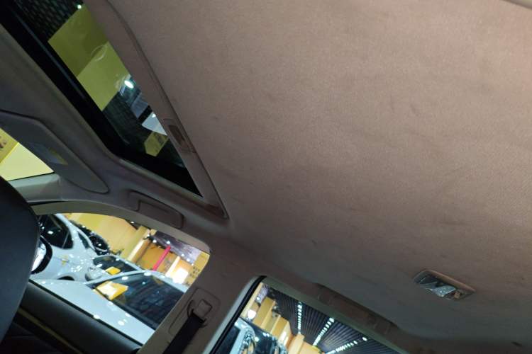 Used Mitsubishi Outlander 2019 2.4L 4x4 Zhi Xiang Edition 7 Seats China VI Standard
