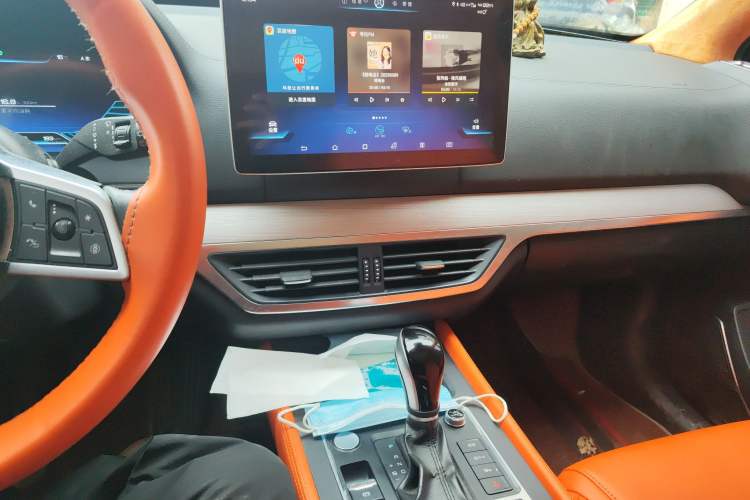 Used BYD Tang 2019 2.0T Automatic SmartConnect Luxury 7-Seater China VI Standard Audio And AC Panel