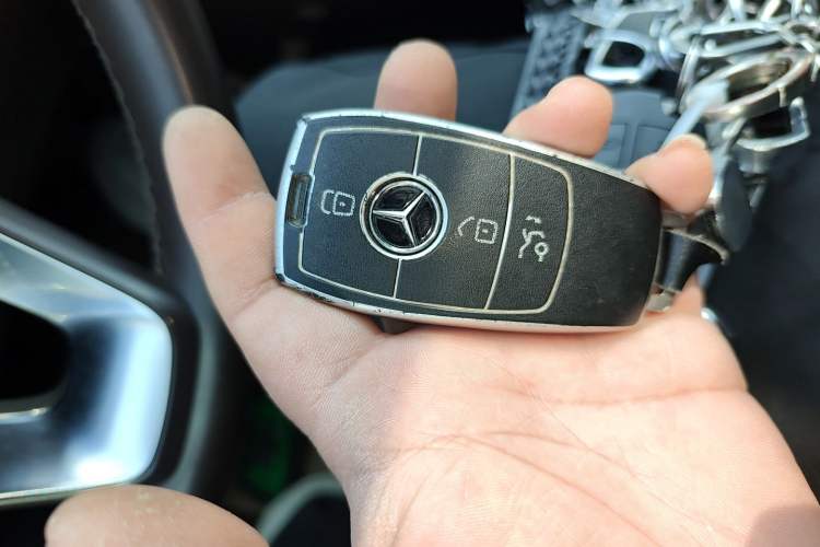 Used Mercedes-Benz E-Class 2018 Facelift E 200 L 4MATIC Vehicle Key