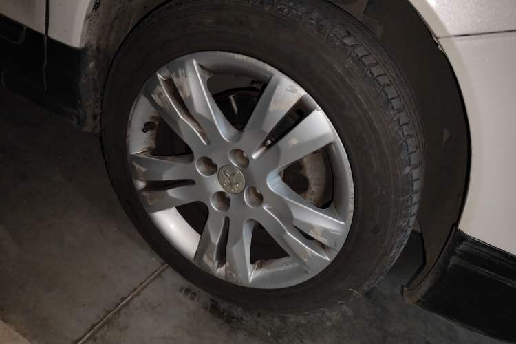 Used Peugeot 3008 2015 2.0L Automatic Classic Edition Right Front Wheel Hub