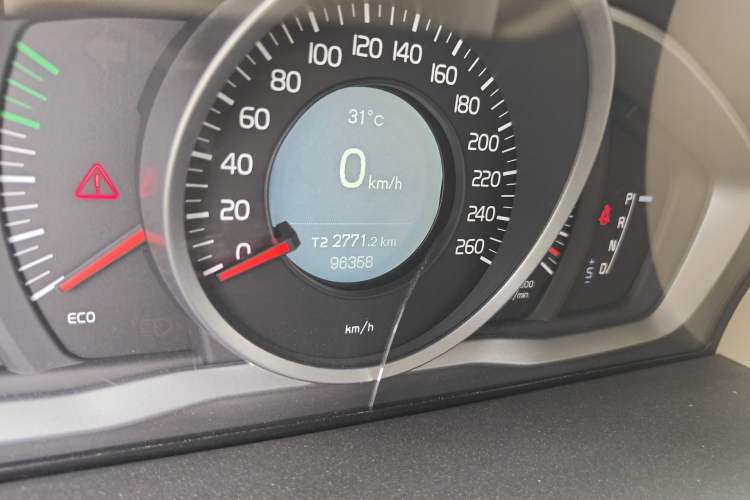 Used Volvo S80L 2014 2.0T T5 Intelligent Luxury Edition Odometer Close Up