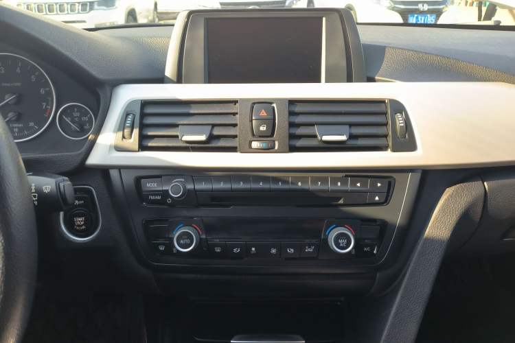 Used BMW 3 Series 2015 320Li Luxury Edition Fashion Model
