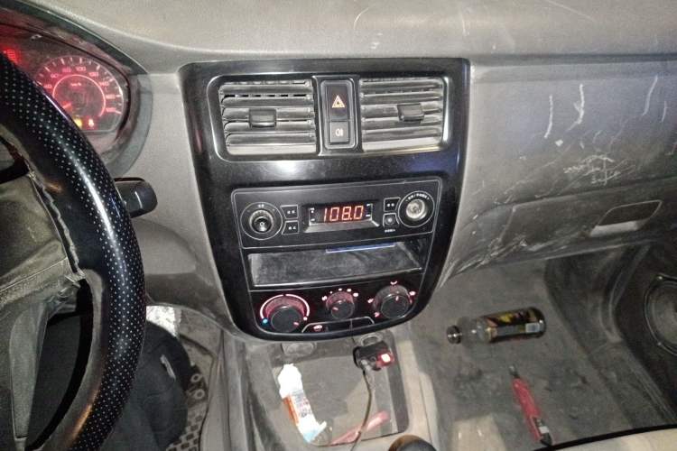 Used Wuling Rongguang V 2018 1.2L Practical Model Audio And AC Panel