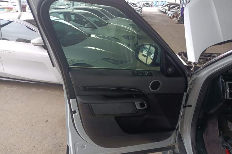 Used Land Rover Discovery 2018 3.0 SC V6 SE