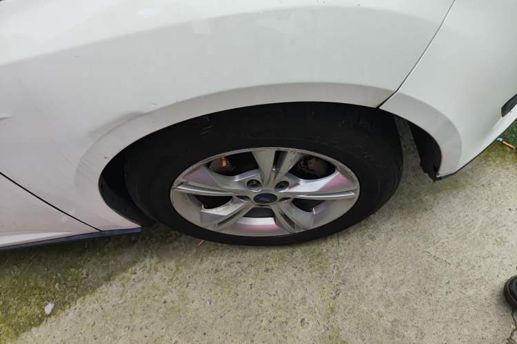 Used Ford Focus 2015 Sedan 1.6L Automatic Comfort Model Right Front Wheel Hub