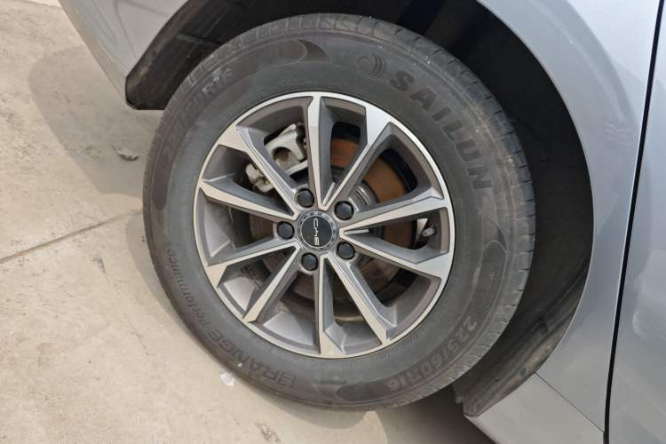 Used BYD Destroyer 05 2024 HONOR Edition DM-i 55KM Luxury Model Right Rear Wheel Hub