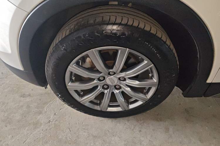 Used Cadillac XT4 2018 28T Two-Wheel-Drive Luxury Model
