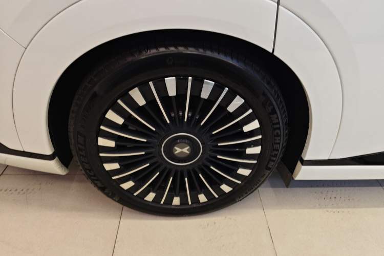 Used XPeng X9 2025 740 Ultra-Long Range Max Right Rear Wheel Hub