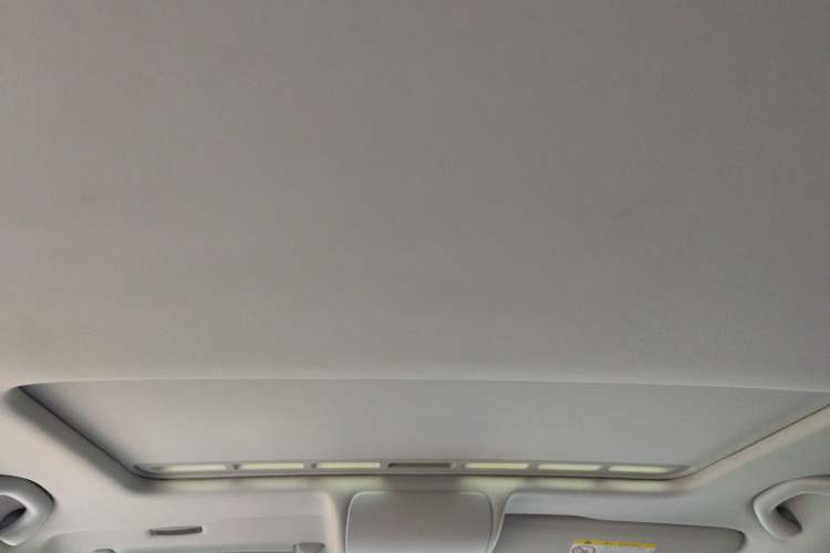 Used Volkswagen Polo 2016 1.6L Automatic Comfort Model
