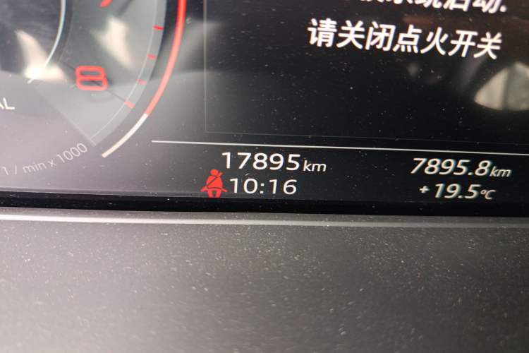 Used Audi Q5L Sportback 2022 40 TFSI Luxury Model Odometer Close Up