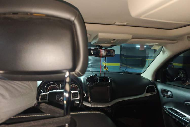 Used Dodge Journey 2013 2.4L Two-Wheel Drive Luxury Version