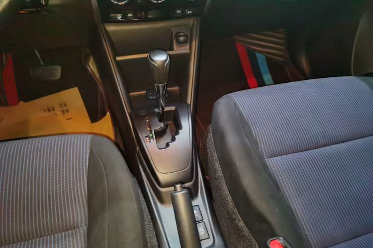 Used Toyota YARiS L Zhi Xuan 2016 Revised 1.5E CVT Charming Edition Gear Lever