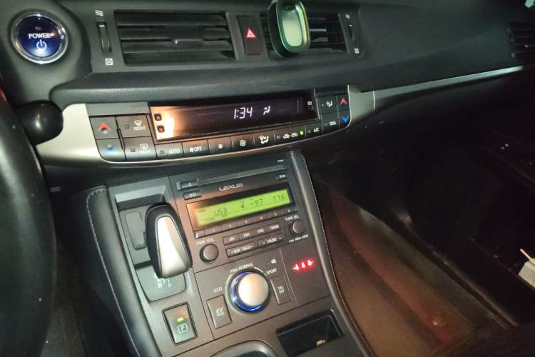 Used Lexus CT 2017 CT200h Elite Edition Solid Color China V Standard Audio And AC Panel