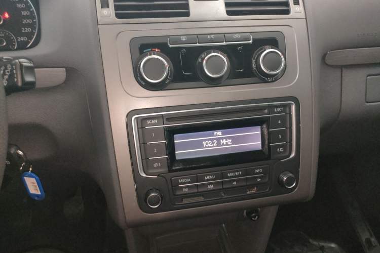 Used Volkswagen Touran 2013 1.4T Manual Fashion Edition 5 Seats Audio And AC Panel