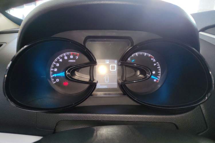 Used Dongfeng Aeolus AX7 2015 2.0L Automatic Zhiyi Trim
