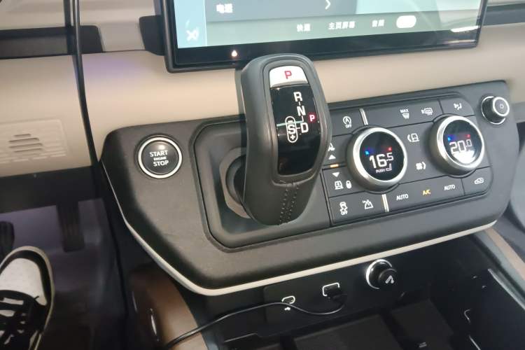 Used Land Rover Defender 2022 90 2.0T P300 Tiger-Power Ambition Edition
