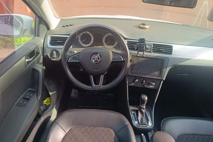 Used Skoda Rapid 2019 1.5L Automatic Comfort Edition China VI Standard Steering Wheel