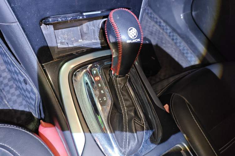 Used Buick Regal 2014 1.6T Fashionable Tech Edition Gear Lever