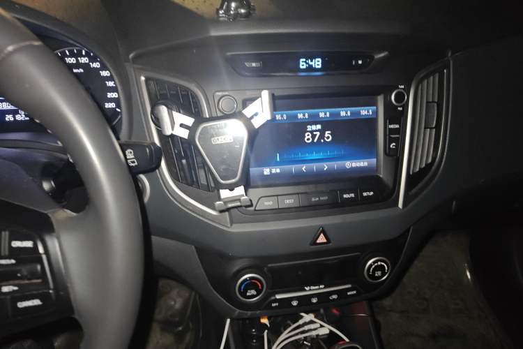 Used Hyundai ix25 2015 1.6L Automatic Two-Wheel-Drive Deluxe DLX Model
