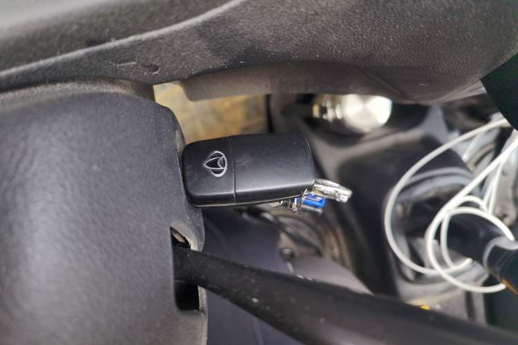 Used CHANGAN KAICHENG Ruixing EM60 2022 All-Electric Van 4498 mm Long Flat Roof Double-Swing Doors 2 Seats 60 kW 41.86 kWh
