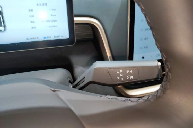 Used Dongfeng eπ eπ008 2024 210Max Range-Extended Version 6 Seats Gear Lever