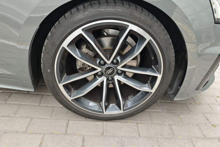 Used Audi A5 2023 Sportback 40 TFSI quattro Luxury Dynamic Edition Right Front Wheel Hub