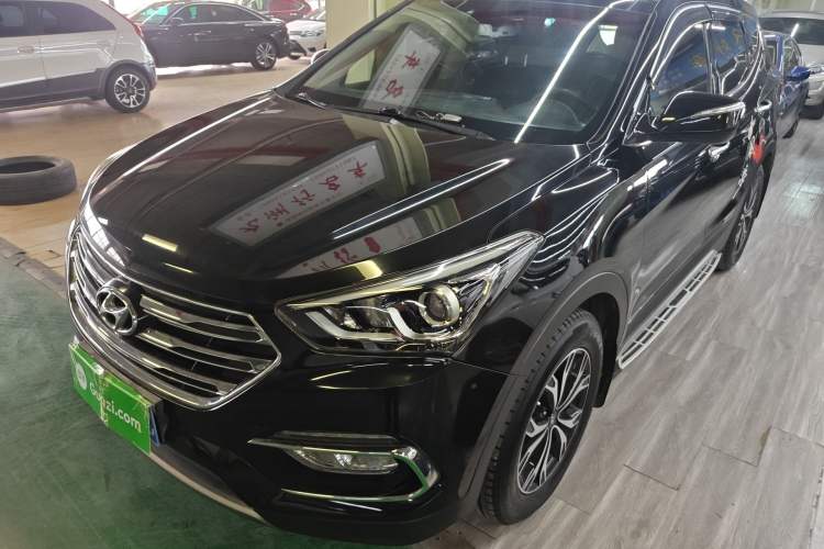 Used Hyundai Santa Fe 2017 2.4L Automatic Two-Wheel Drive Smart Version 5 Seats