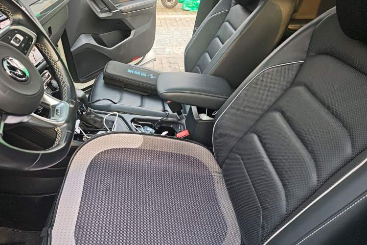 Used Volkswagen Tiguan L 2020 330TSI Automatic Two-Wheel Drive R-Line Flagship Version China VI Standard Left Front Seat