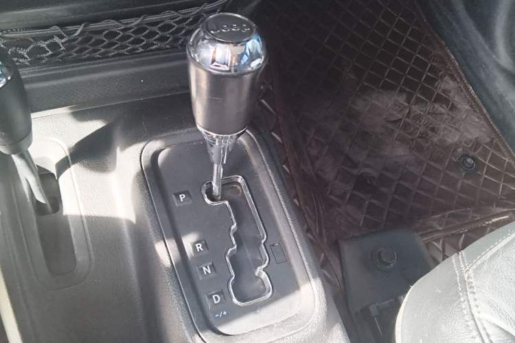 Used Jeep Wrangler 2016 3.0L Sahara 75th Anniversary Edition Gear Lever