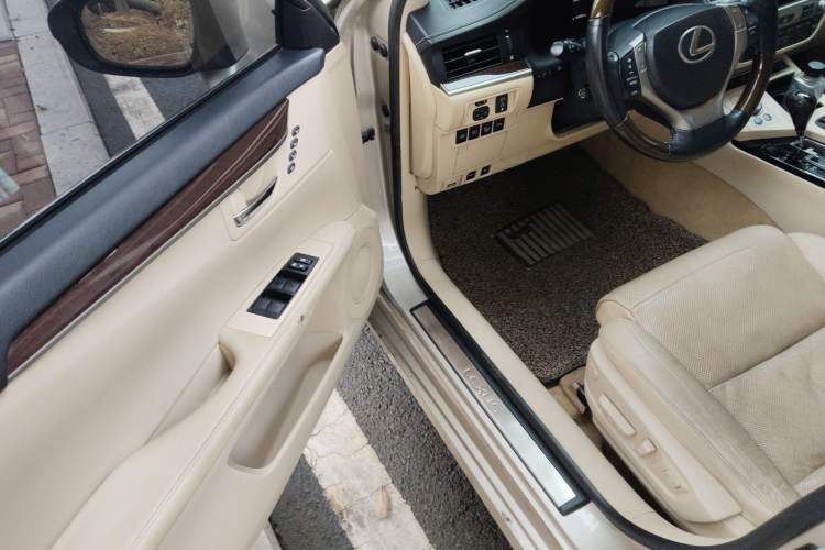 Used Lexus ES 2013 300h Luxury Edition